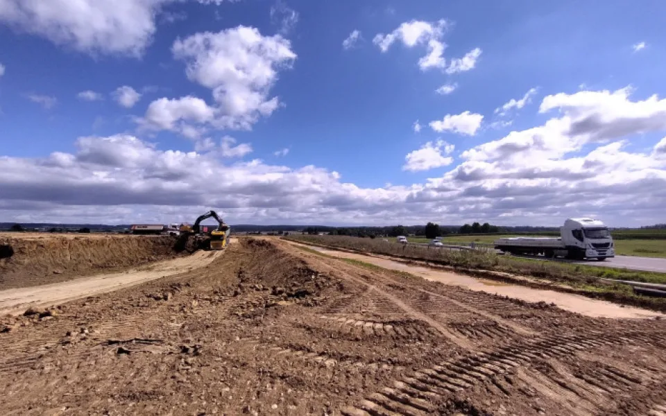Na trase dálnice D35 Sadová – Plotiště našli archeologové 4 500 kusů nálezů z různého období
