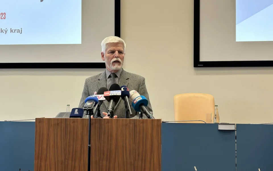 Prezident Pavel přijel na návštěvu hradeckého kraje. Platí přísná bezpečnostní opatření.