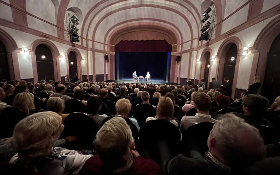 Tady jsem se napáchal v dětství lumpáren, řekl prezident Pavel na úvod debaty v Červeném Kostelci