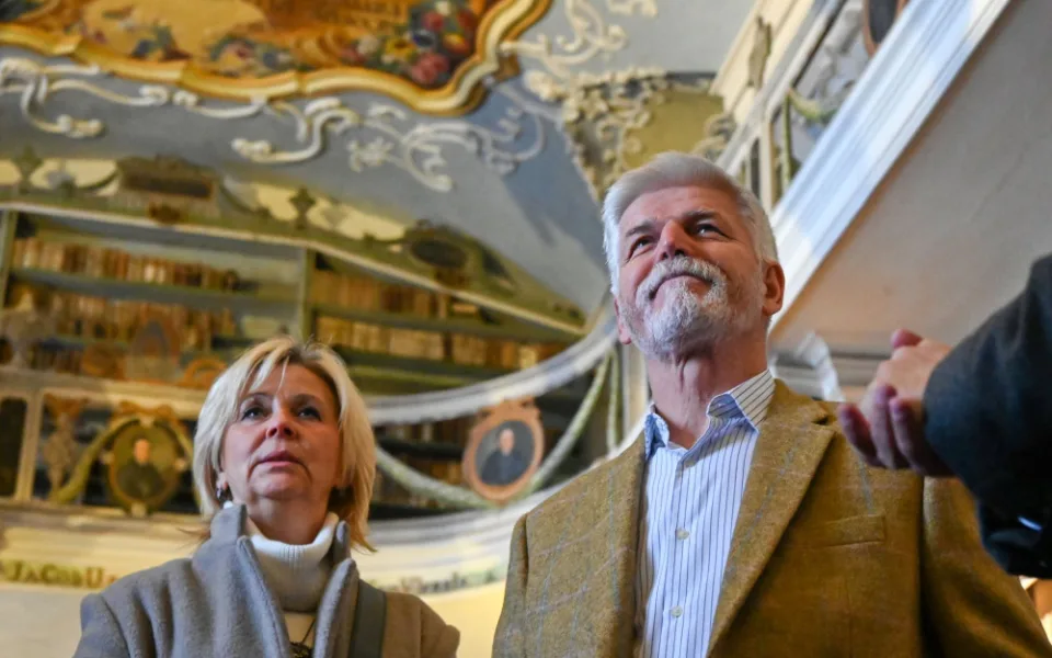 Prezident Pavel se vydal do skalního města. Před tím navštívil klášter v Broumově
