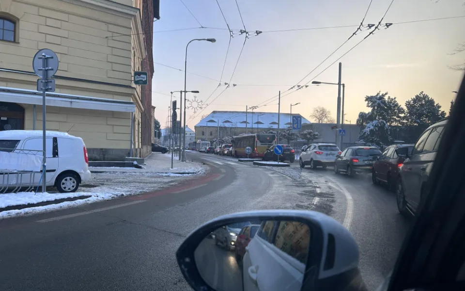 ANKETA: Jak jsou řidiči spokojení s novou křižovatkou u Fortny v Hradci Králové?