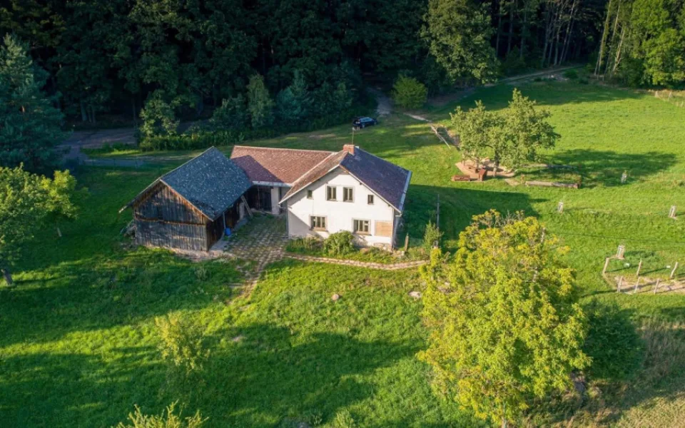 Dvůr Králové chce přebudovat starou hájenku na ekocentrum. V anketě souhlasila i veřejnost