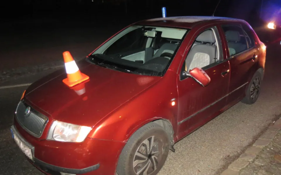 Řidič pod vlivem způsobil dopravní nehodu. Zavolal na sebe policii