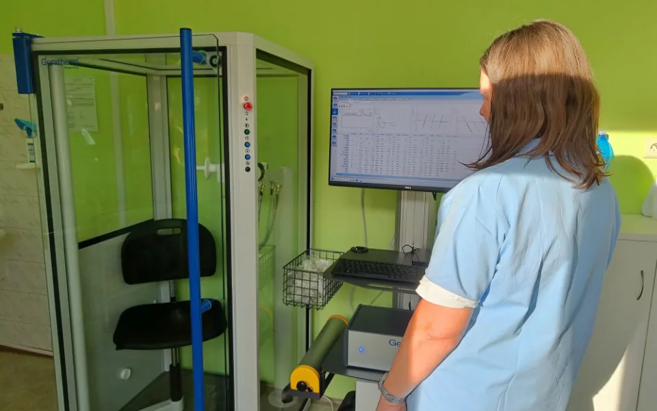Jičínská nemocnice má nový přístroj na vyšetření plic. Doposud za ním pacienti jezdili do Hradce Králové