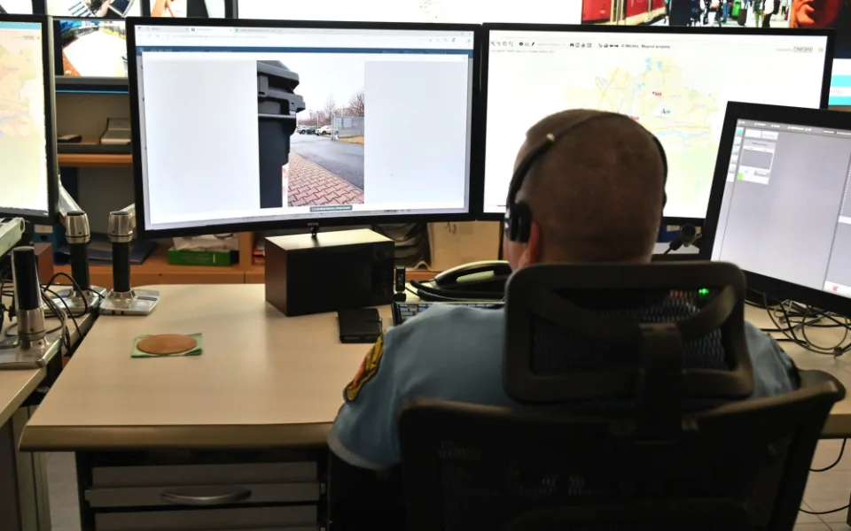 Městská policie Hradce Králové začíná používat novou aplikaci. S volajícím se spojí videohovorem