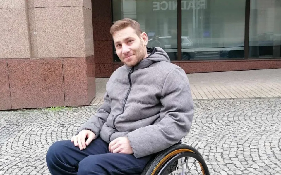 Po vážném onemocnění skončil Jan na vozíku. Nyní sní o tom, že se opět postaví na nohy