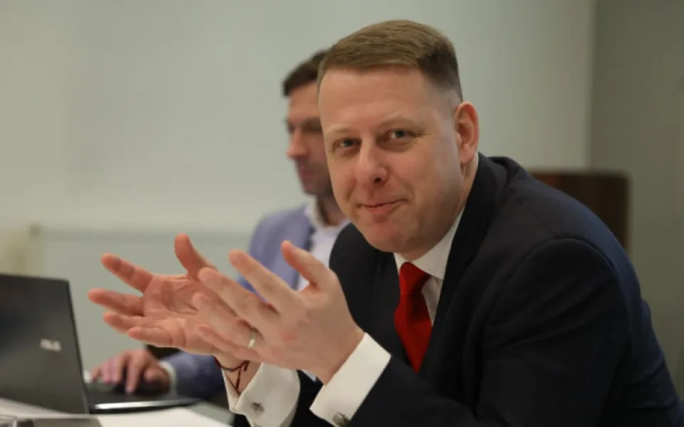 KOMENTÁŘ: Nenažraní agrobaroni mlaskají čím dál hlasitěji