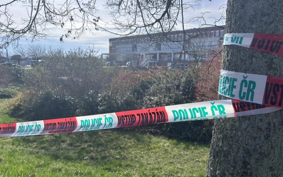 Policie evakuovala kampus Univerzity Hradec Králové. Anonym vyhrožoval střelbou