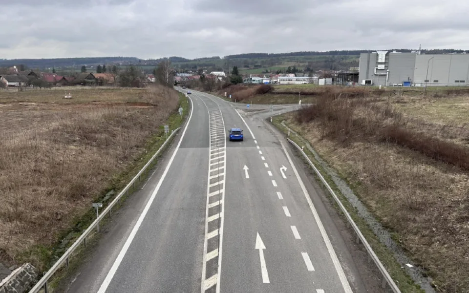 Silničáři posunuli stavbu kruhového objezdu u Hořic. Omezí dopravu na hlavním tahu a zavře příjezd do města