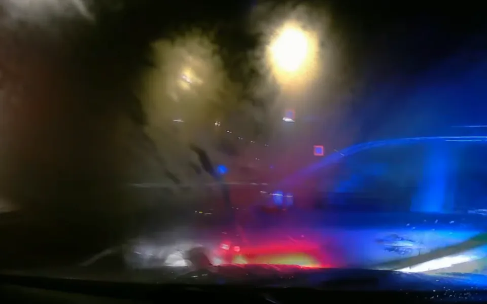Zběsilou honičku na zledovatělé silnici ukončil až PIT manévr. Policie zveřejnila video