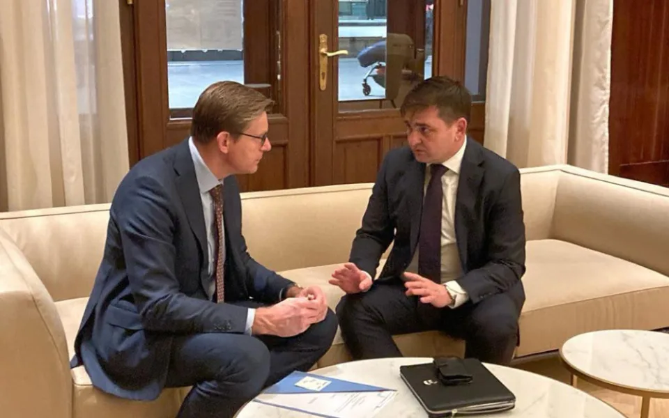 O investicích do krajské silniční a železniční sítě s hejtmanem v Královéhradeckého kraje