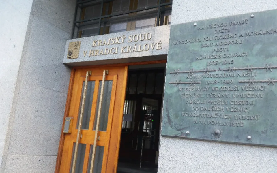 size3-16070205946017-207-za-napadeni-spoluveznu-padl-u-hradeckeho-krajskeho-soudu-petilety-trest-vezeni