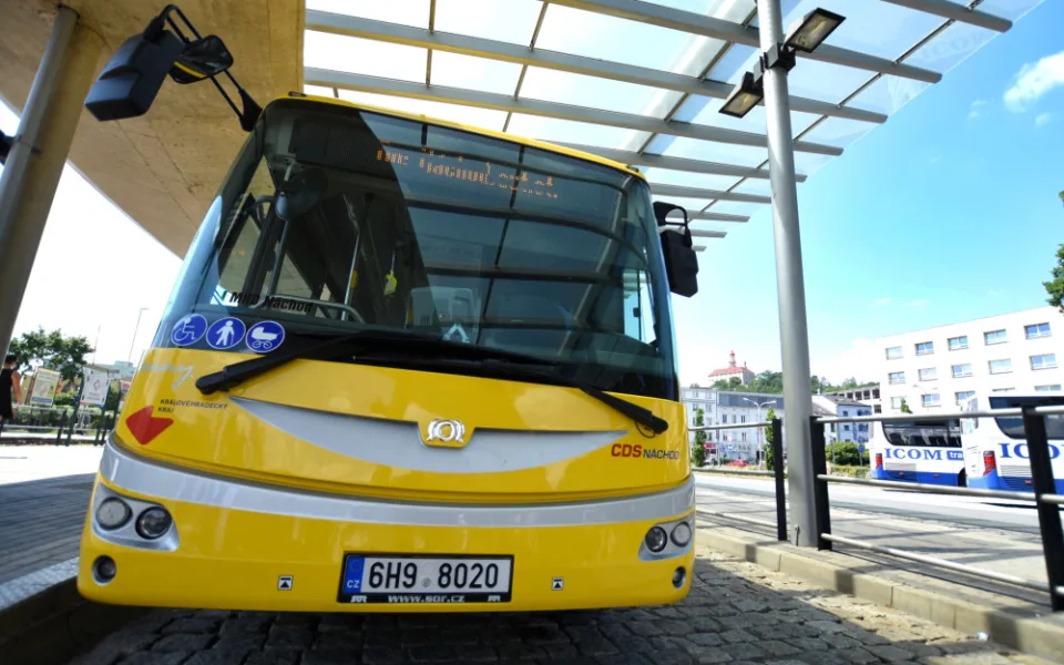 V Podkrkonoší budou jezdit nové autobusové spoje. Zlepší dostupnost na Trutnovsku a Jičínsku