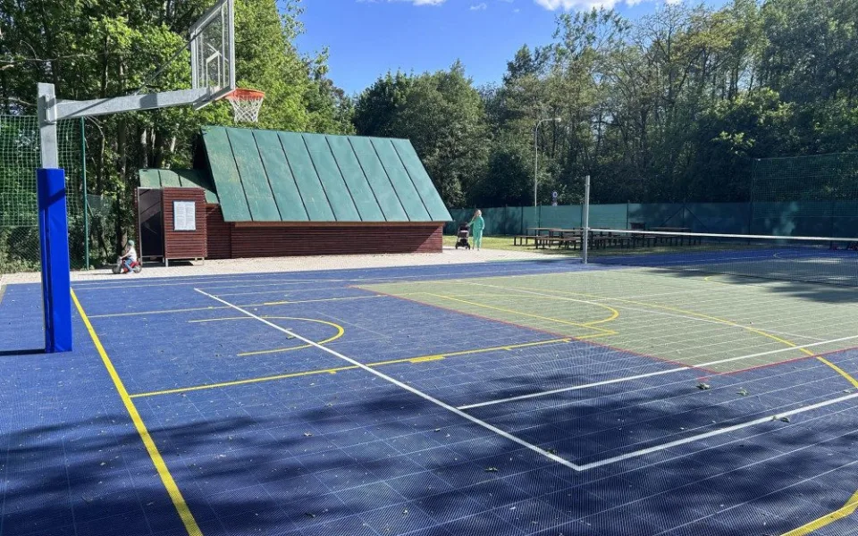 Hradec investoval přes milion do multifunkčního sportoviště u Stříbrňáku. Využijí ho i školy