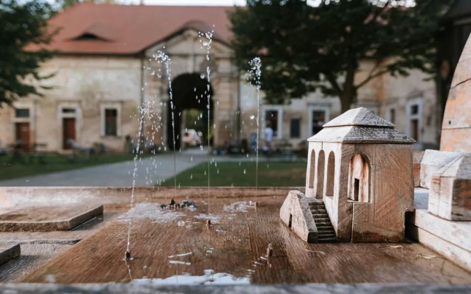 Díky penězům z EU je Cesta Valdštejnských architektů v Jičíně u konce. Lodžie už je v provozu