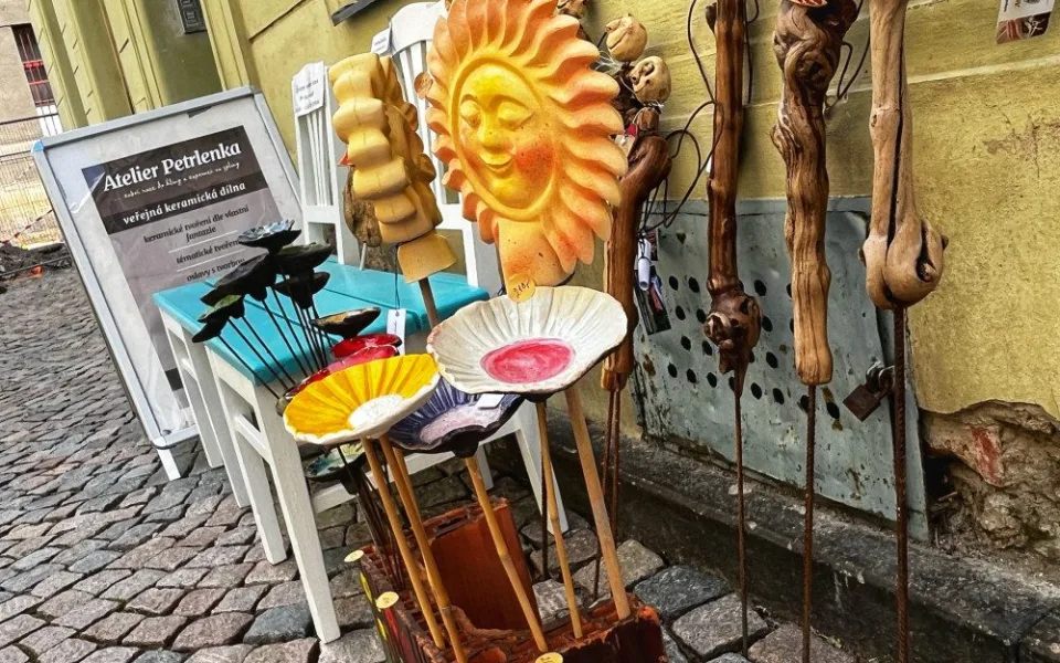 Keramici i malíři nechají o víkendu nahlédnout pod pokličku svého umění