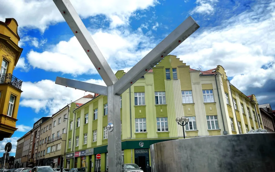 Lidi v Hradci Králové osvěží v parných dnech další mlžné prvky