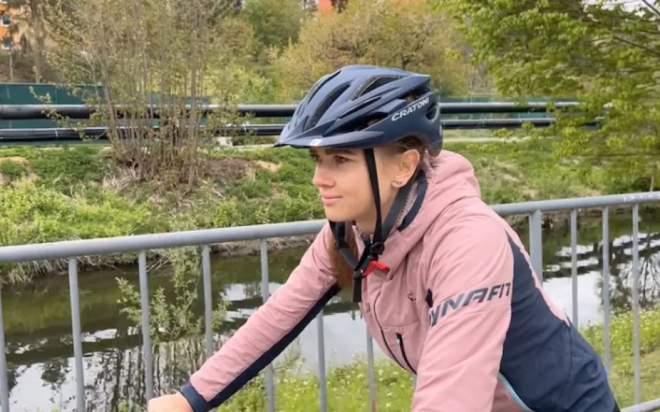 Cyklistická přilba může dítěti zachránit život. Pokud je správně vybraná a nasazená