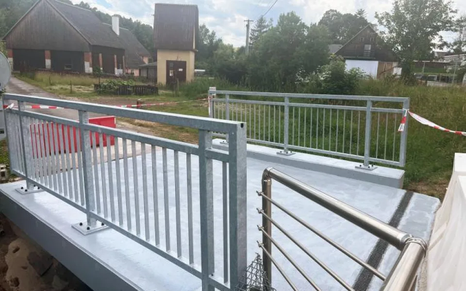 Po třech týdnech je dokončena rekonstrukce mostu U Sokolovny v Trutnově