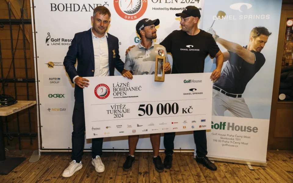 Golfresort Lázně Bohdaneč hostil jeden z nejprestižnějších turnajů v Česku. Doplnila ho show skupiny Queenie