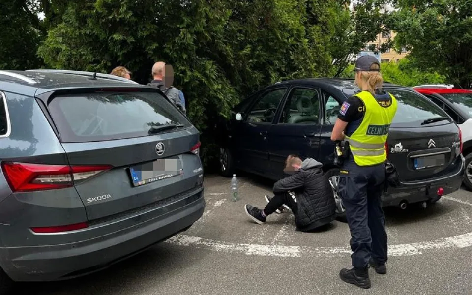 Celníci v Náchodě zadrželi osobní auto s téměř dvěma kilogramy tablet obsahujících pseudoefedrin
