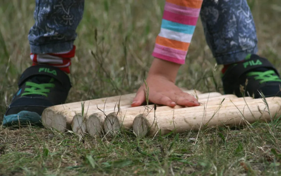 Hradecké Šimkovy sady hostí první mistrovství ve hře kubb u nás