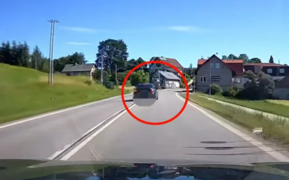 Za rychlost a předjíždění přišel o řidičský průkaz. Na tachometru měl 150 kilometrů v hodině