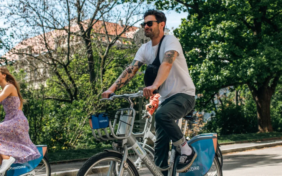 Sdílená kola v Jičíně slaví úspěch. Město začalo uvažovat nad pořízením elektrokol