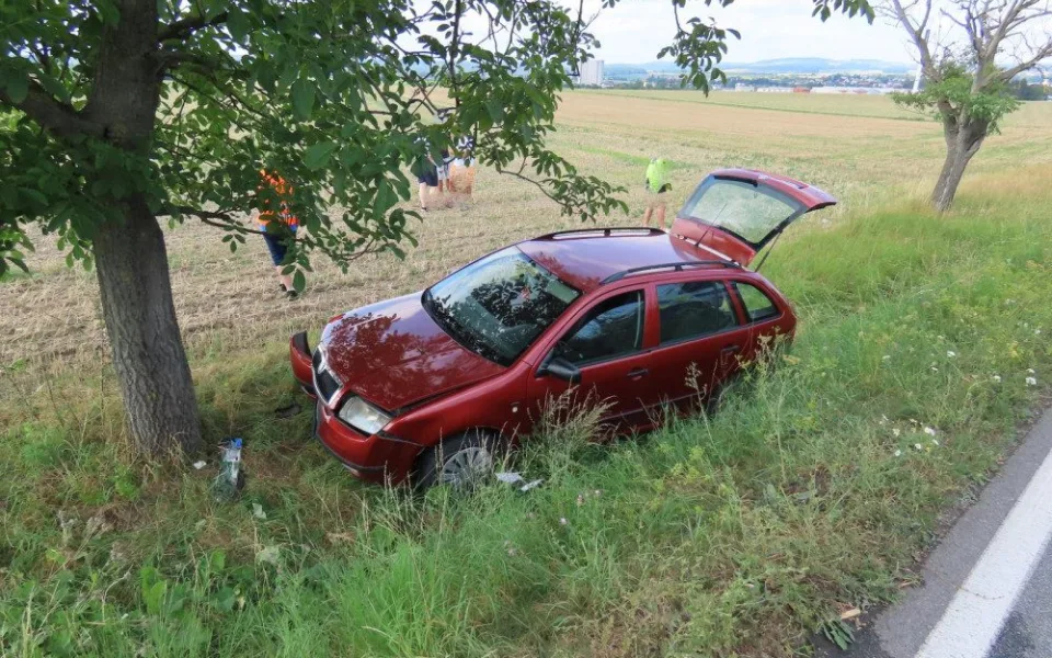 Řidič nezvládl řízení a skončil v příkopu. Nikdy neměl řidičský průkaz