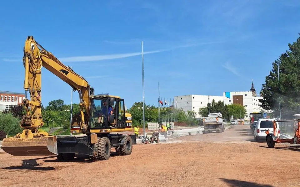 Práce na hradecké Miletě pokračují podle plánu. Chystá se zprovoznění nového úseku