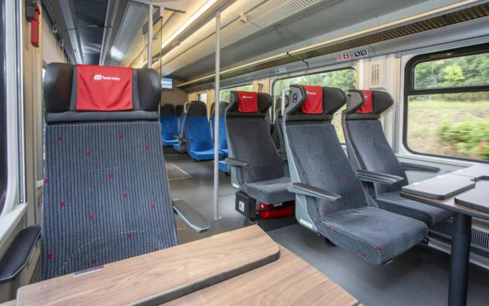 FOTO: Modernizace na kolejích. Královéhradecký kraj zavádí nové motorové vlaky RegioFox