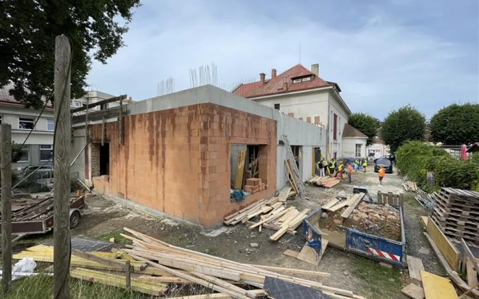 I přes komplikace je rekonstrukce jičínské knihovny Václava Čtvrtka v polovině