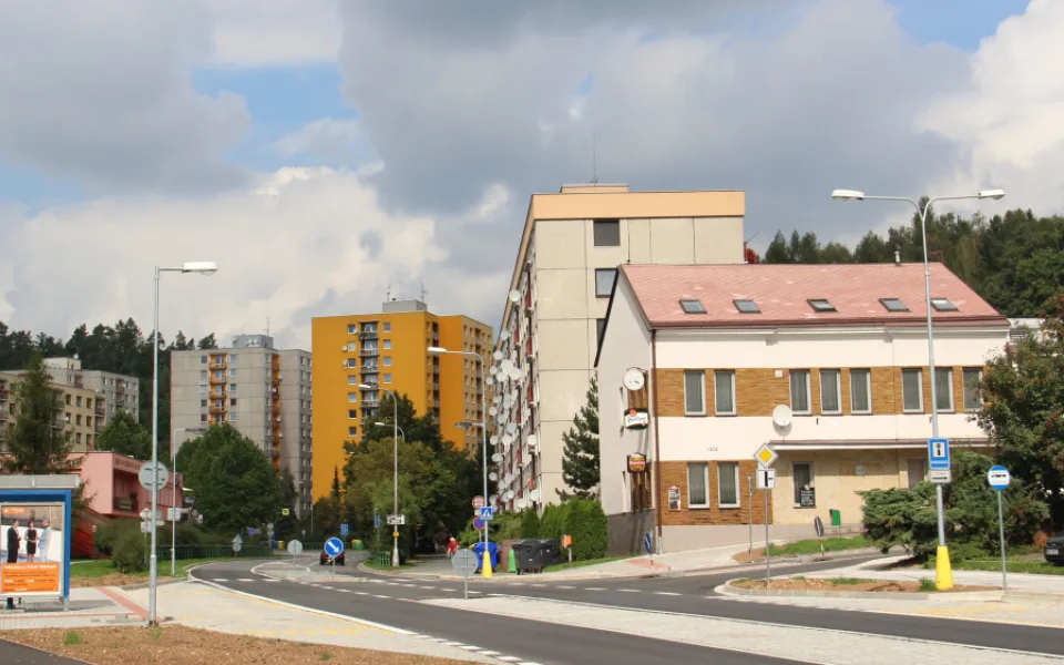 V Náchodě se začalo s opravou frekventované křižovatky. MHD bude mít lepší průjezd
