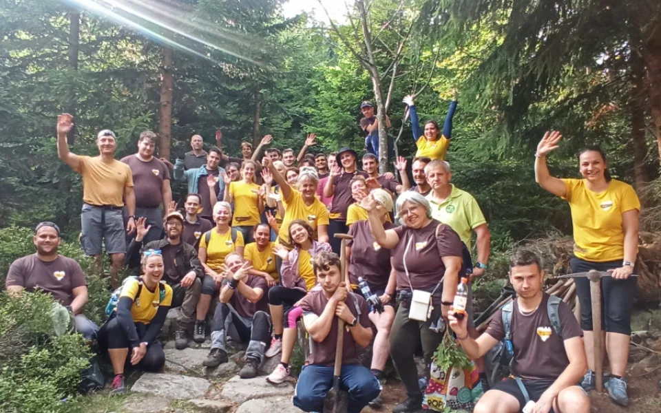 Dobrovolníci se pustili do oživení turistických stezek v Krkonoších