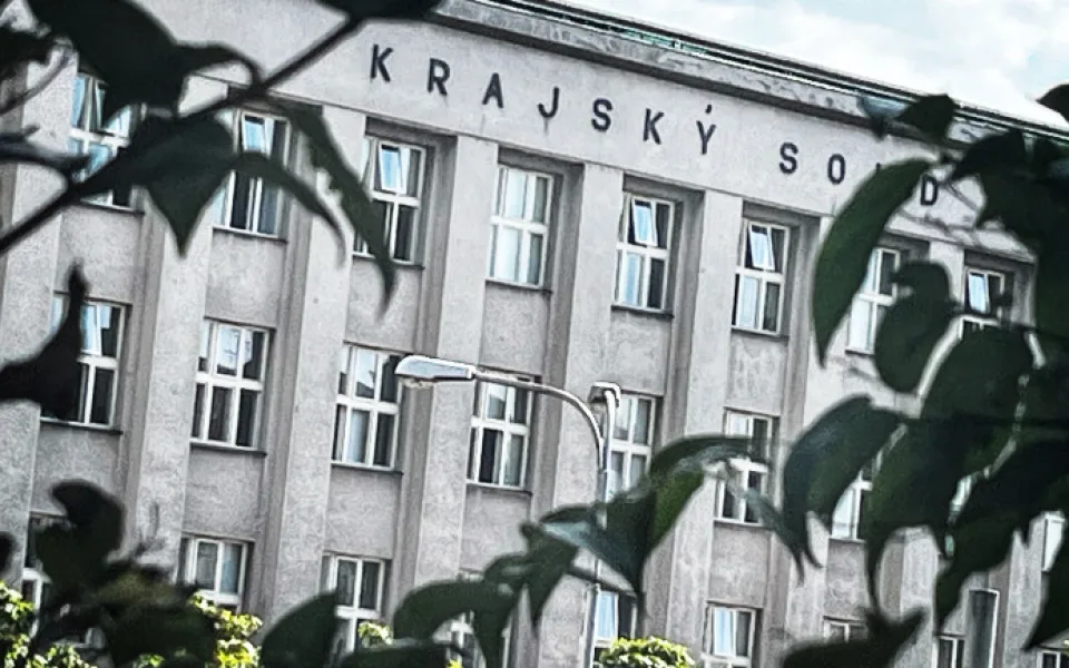 Za ubodání 14letého chlapce potvrdil odvolací soud muži 18 let vězení
