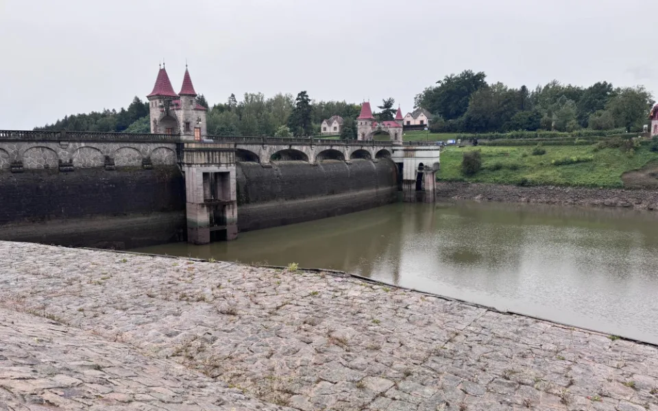 FOTO: Povodí Labe preventivně vypustilo vodní nádrže v Královéhradeckém kraji