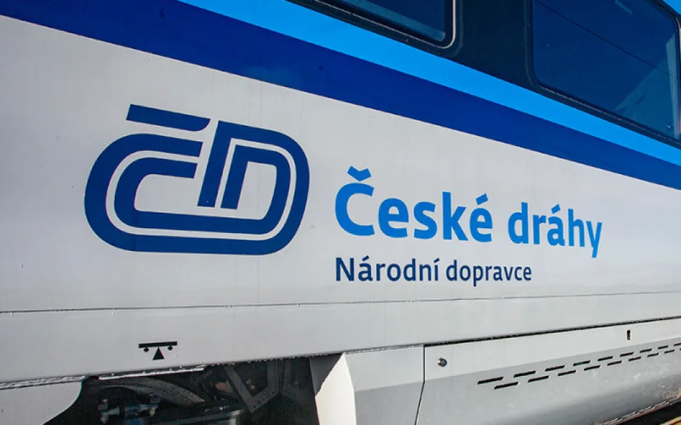 České dráhy chtějí upravit okna ve vlacích. Věří, že se tím zlepší mobilní signál