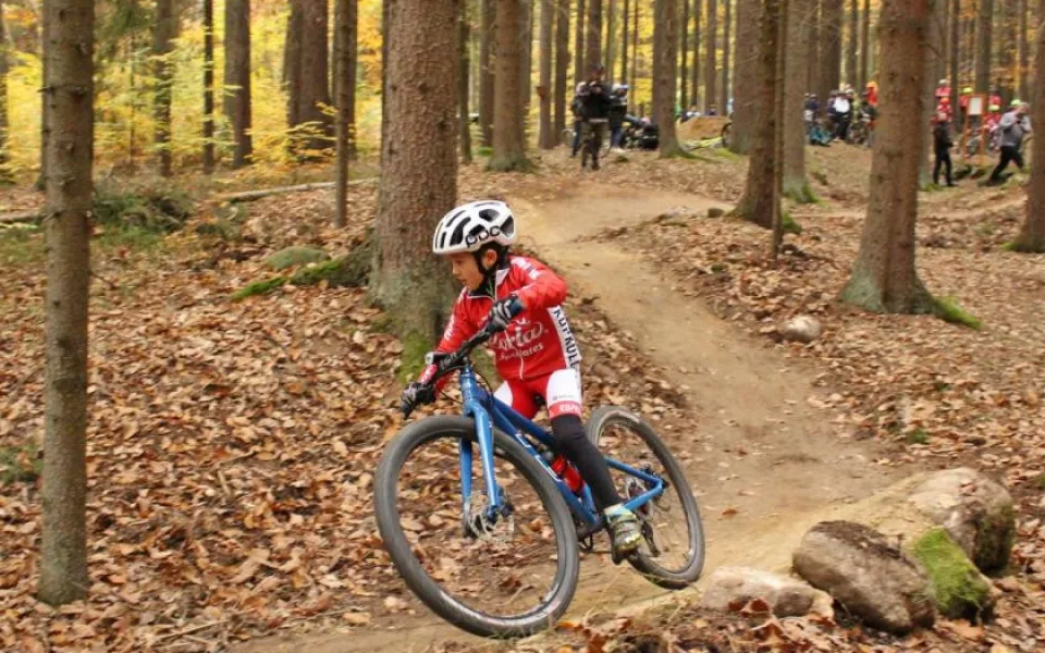 Dvůr Králové nad Labem zítra otevře červený trail pro bikery