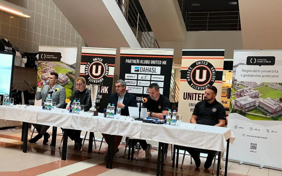 Východní Čechy čeká univerzitní derby hokejových týmů z Pardubic a Hradce Králové