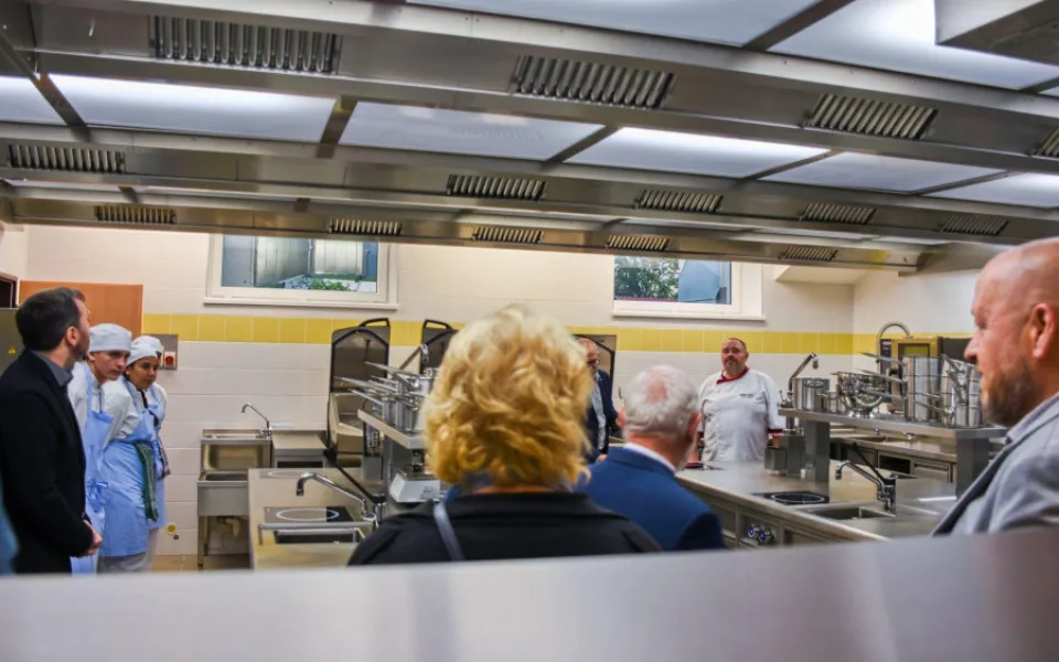 Gastronomka z Nové Paky má novou kuchyň a dílny pro žáky v Lázních Bělohrad