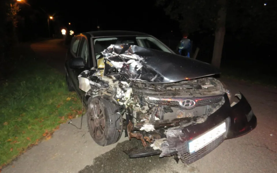 Opilá řidička narazila do vozidla, které stálo u krajnice. Nadýchala téměř tři promile