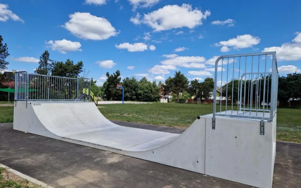 Častolovice investují do radosti svých nejmenších. Nové hřiště a skateboardová rampa na obzoru