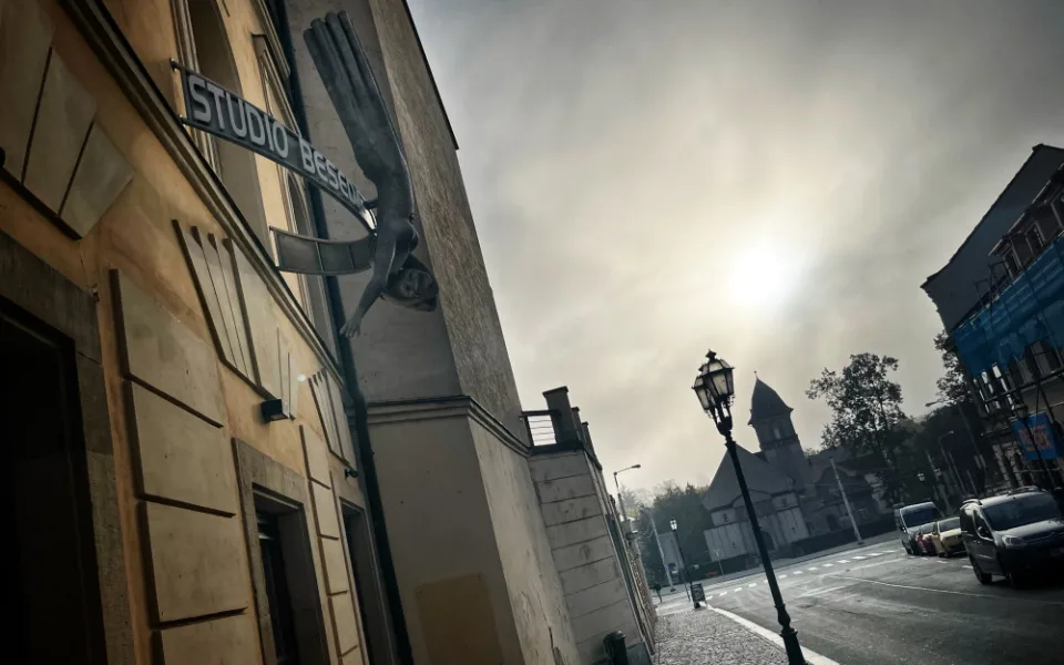 Herci ve Studiu Beseda naservírují padesát způsobů, jak se rozejít