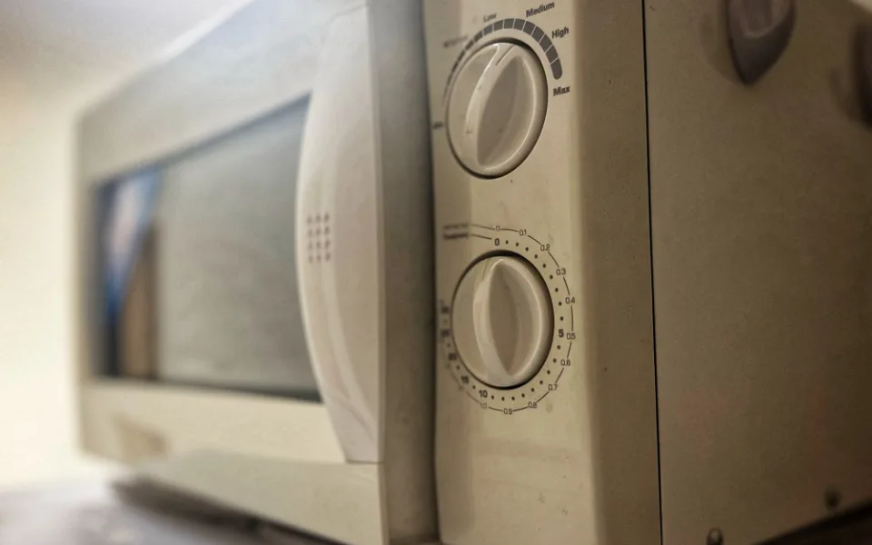 Druhý re-use bazar se v Hradci zaměřuje na elektro a nábytek, otevírá ve středu
