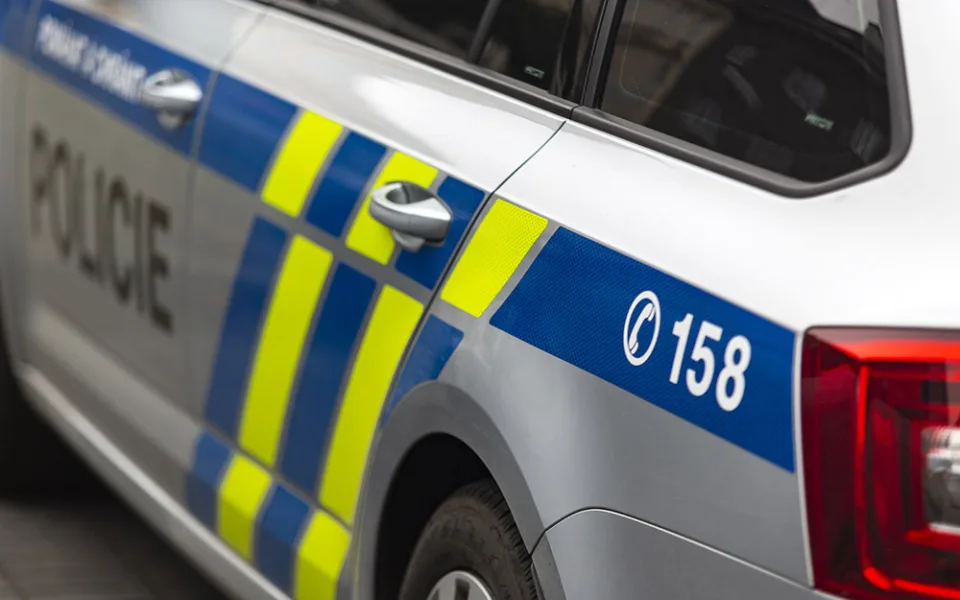 Policie v Hradci Králové zadržela muže, na kterého byl vydán zatykač