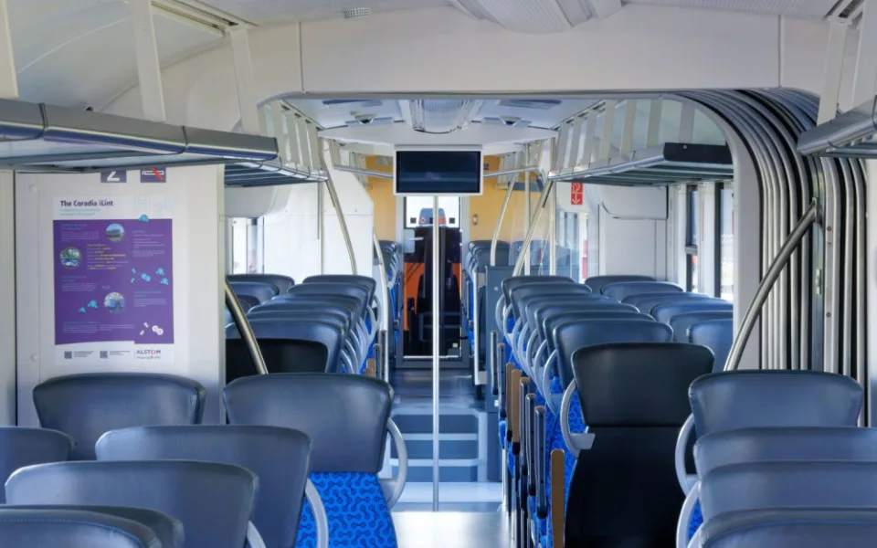 Vlaková výluka mezi Hradcem Králové a Jaroměří. Cestující budou muset autobusem