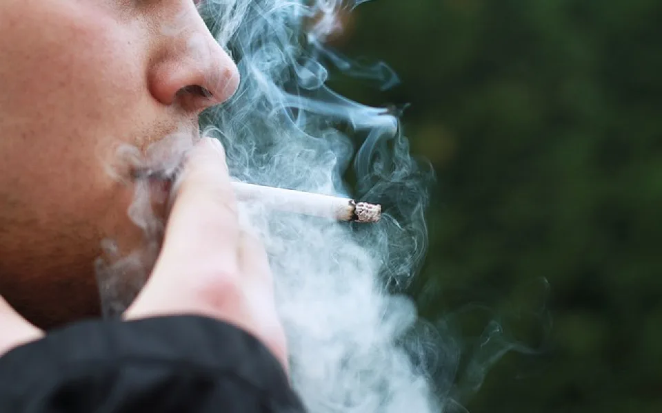 Zloděj vybílil trafiku v Lázních Bohdaneč, odnesl si hromadu cigaret