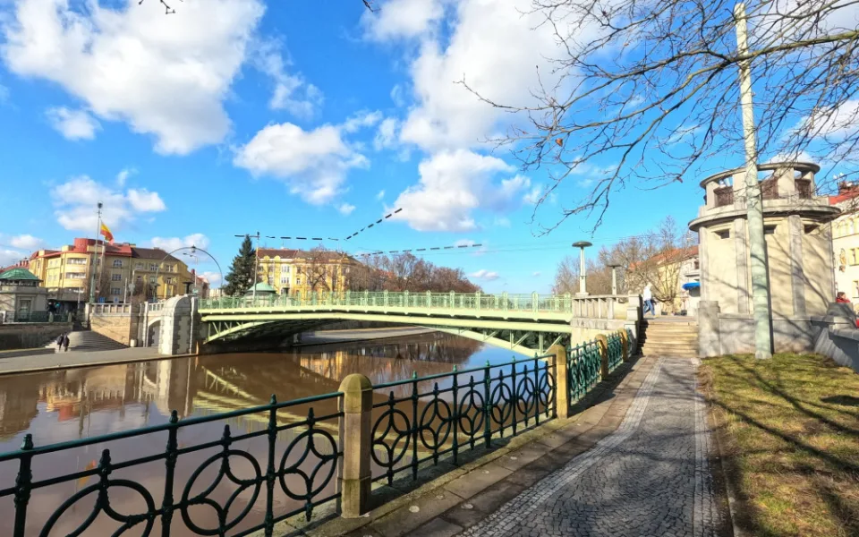 Hradec Králové dokončil opravu dalšího kiosku. Nyní se do něj nastěhuje prodejce vína