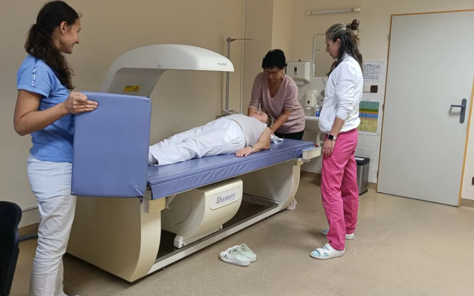 Nemocnice v Jičíně spouští vyšetření hustoty kostí. Pacienti už nebudou muset dojíždět