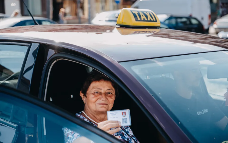Senior Taxi v Hořicích slaví úspěch. Služba je vytížená